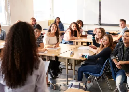 Un grup d'alumnes a una aula d'un institut de secundària